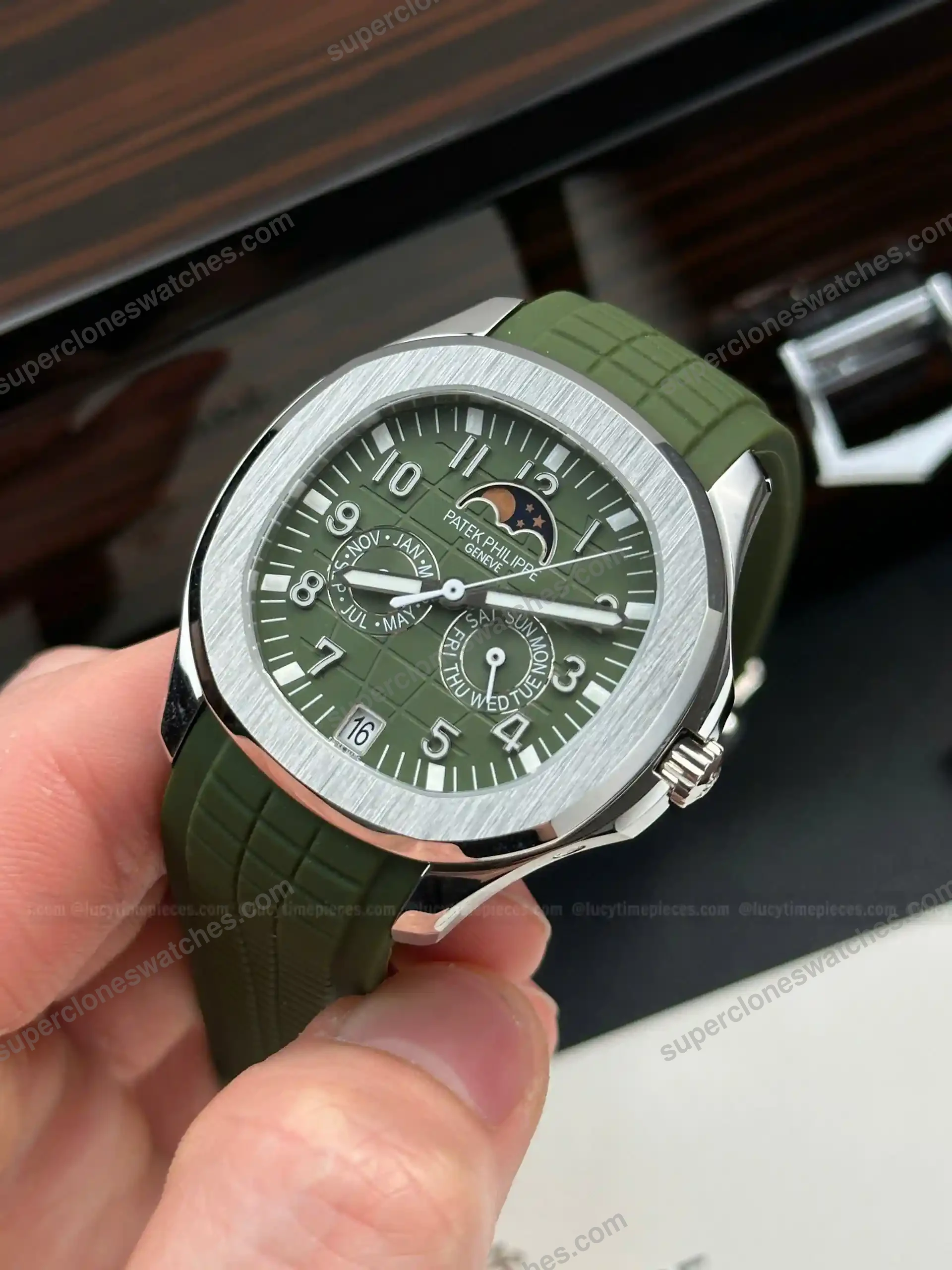 Super-Clone-Patek-Philippe-Aquanaut-5261A-Moonphase-Green-40mm-5