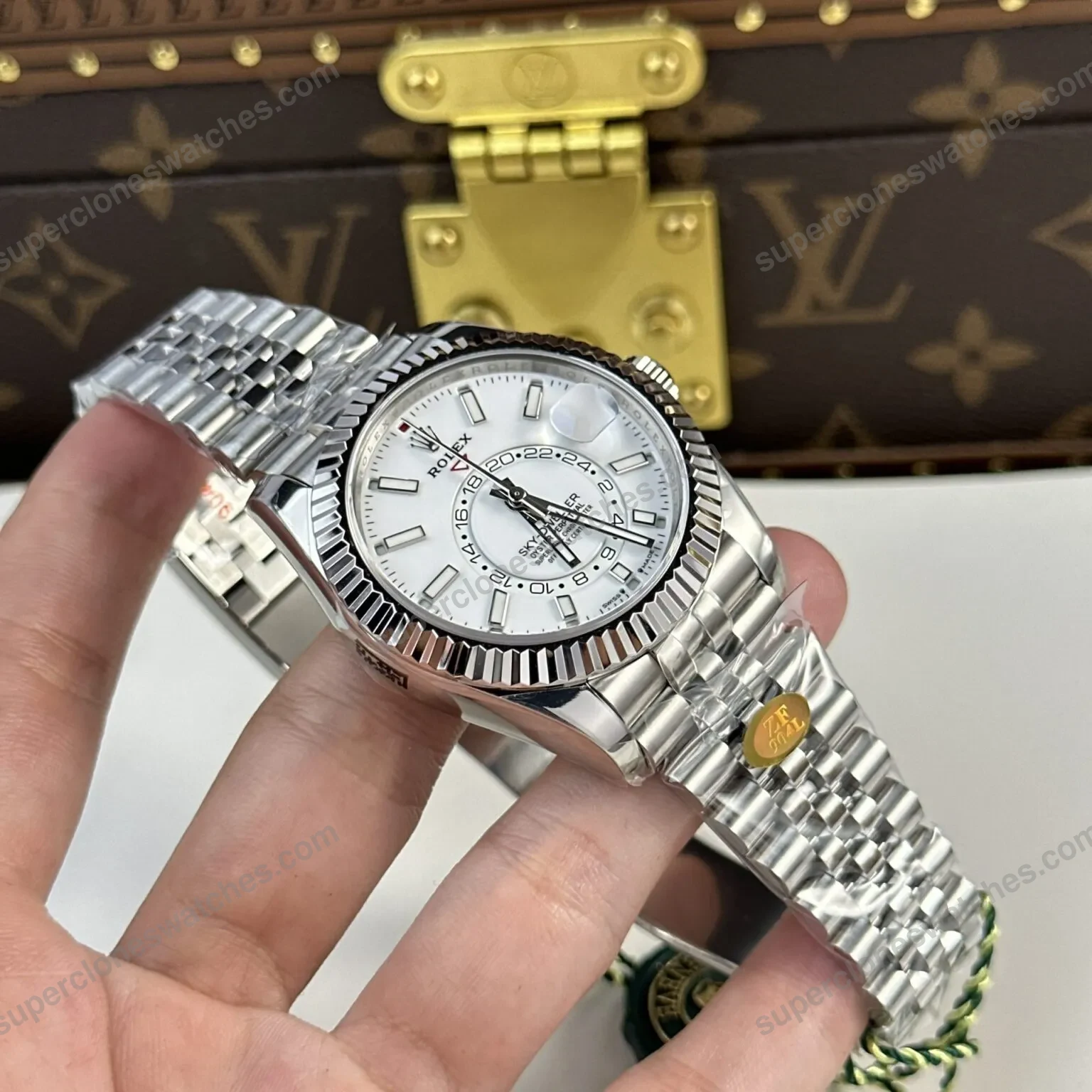 Super-Clone-Rolex-Sky-Dweller-Intense-white-Dial-336934-Jubilee-4