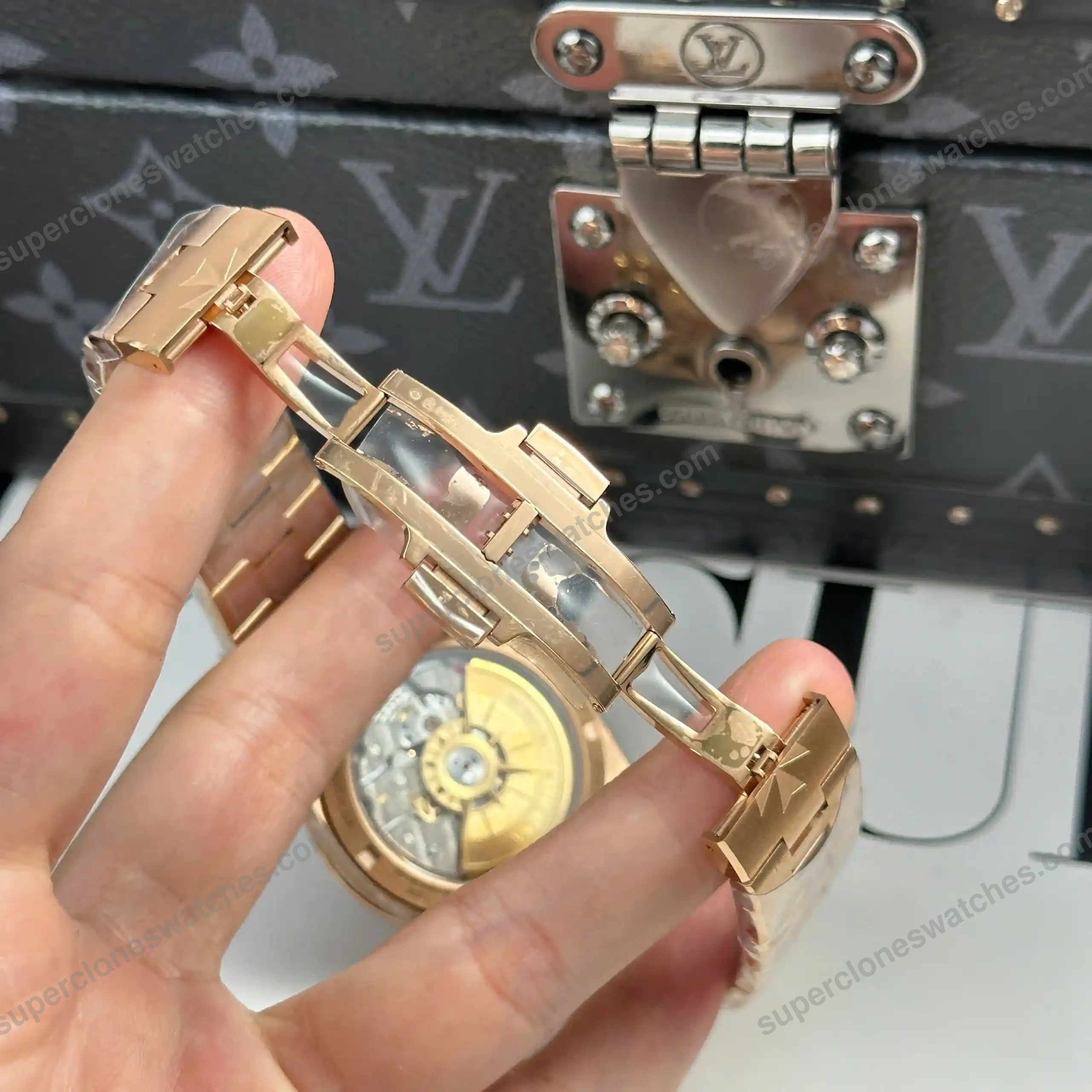 Super-Clone-Vacheron-Constantin-Overseas-4500V000R-B127-41mm-9