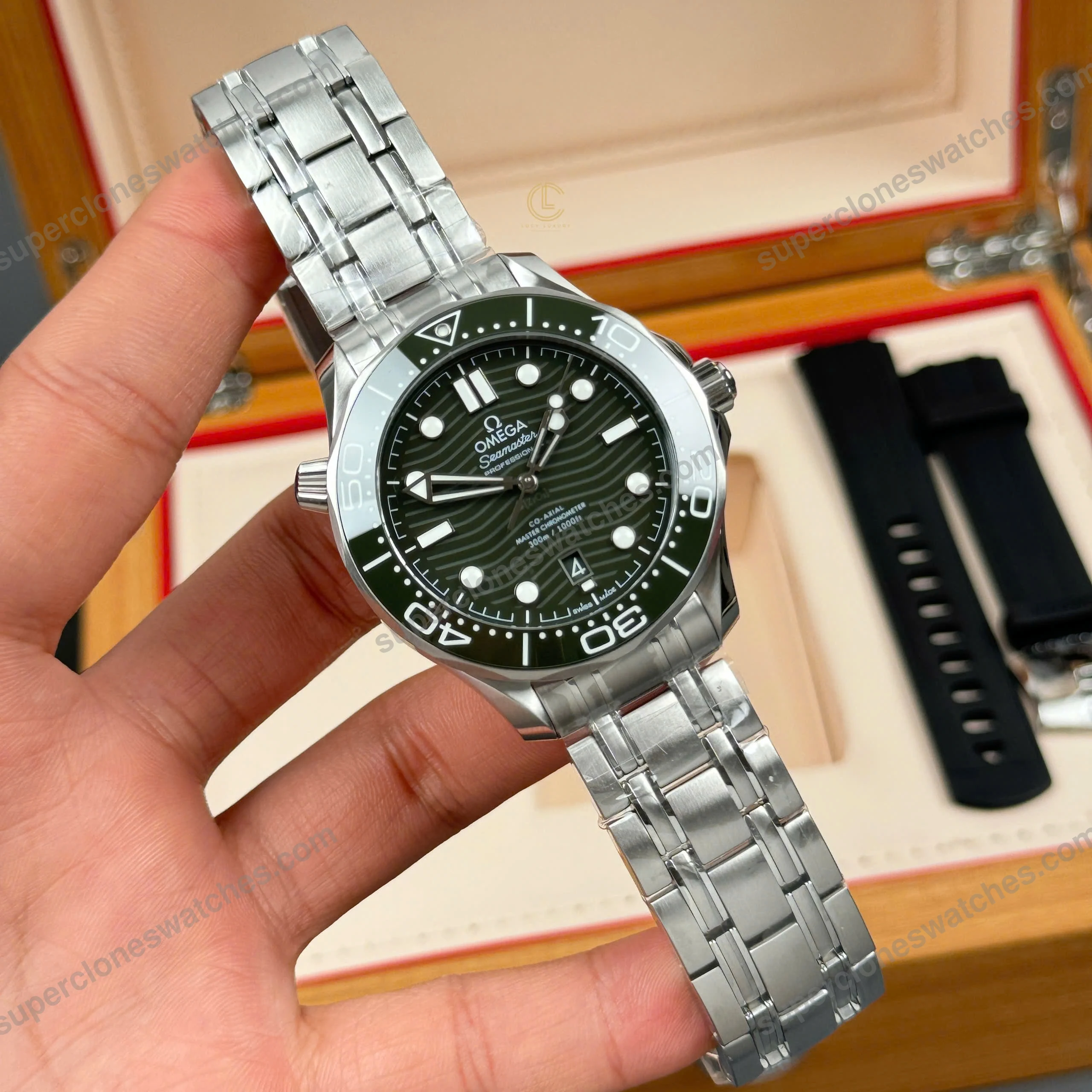 Super-Clone-Omega-Seamaster-Diver-300M-42mm-Green-Dial-6