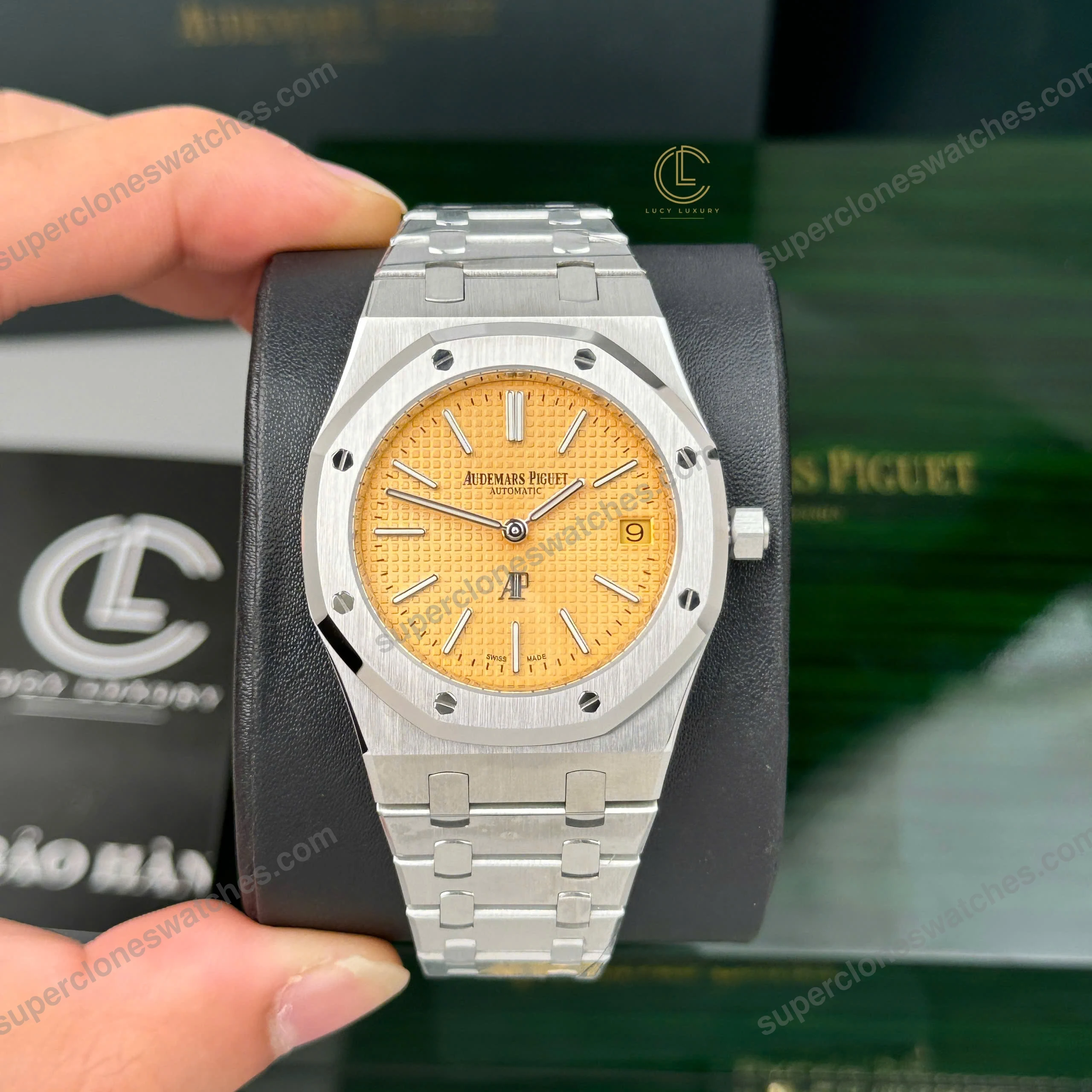 Super-Clone-Audemars-Piguet-Royal-Oak-Jumbo-Extra-Thin-15202BC.OO_.1240BC.01-39mm-4