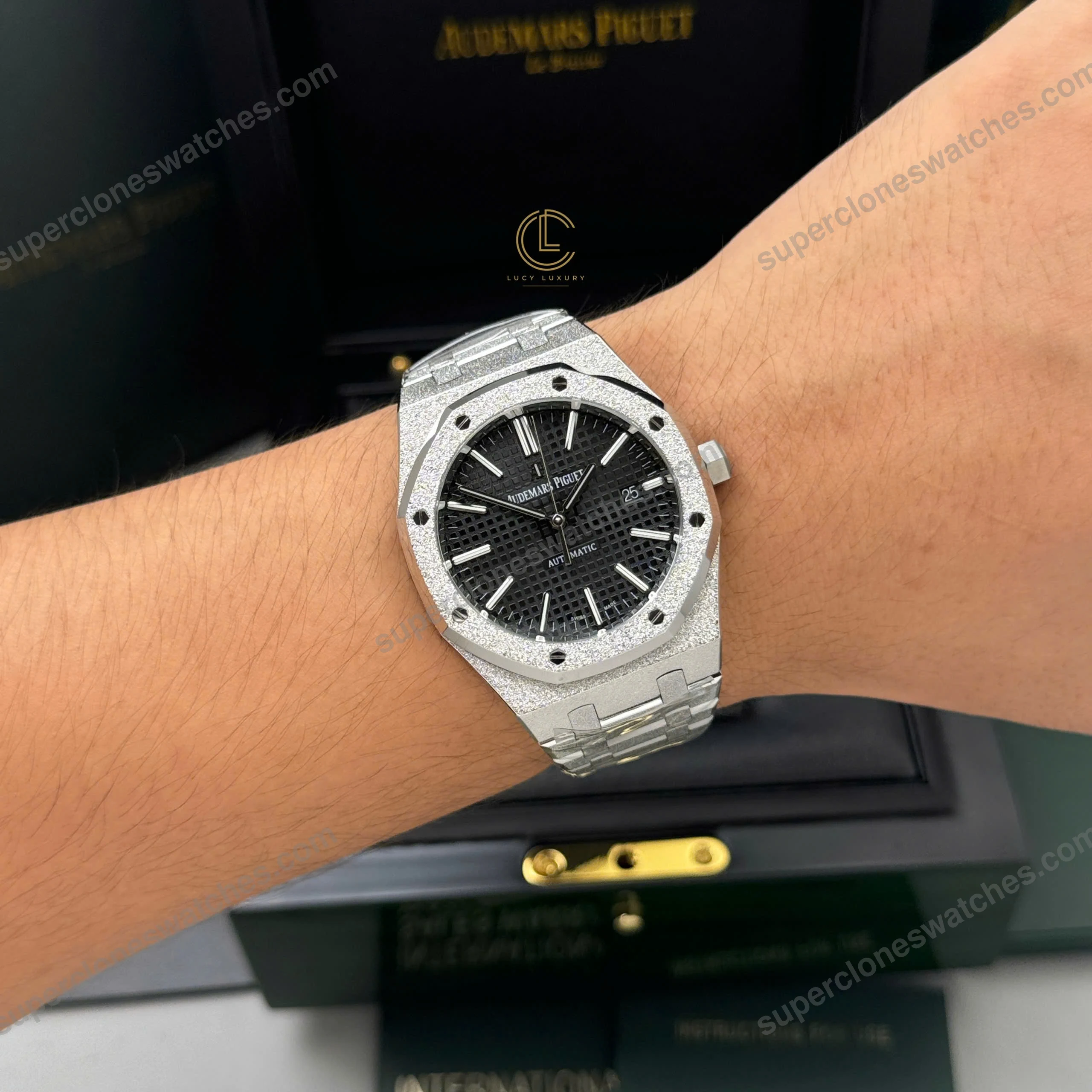 Super-Clone-Audemars-Piguet-Royal-Oak-Frosted-Gold-41mm-Black-Dial-Steel-5