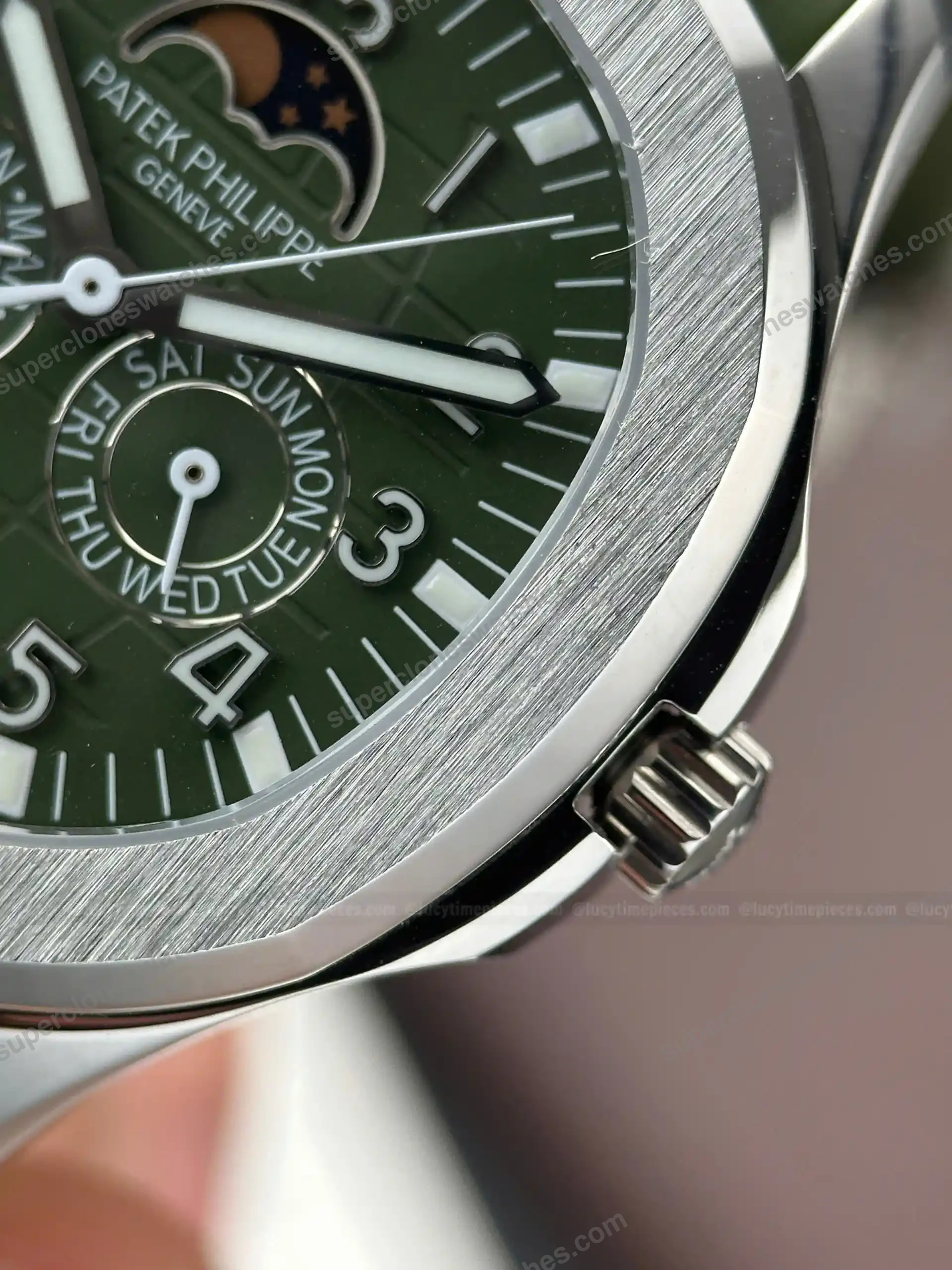 Super-Clone-Patek-Philippe-Aquanaut-5261A-Moonphase-Green-40mm-7