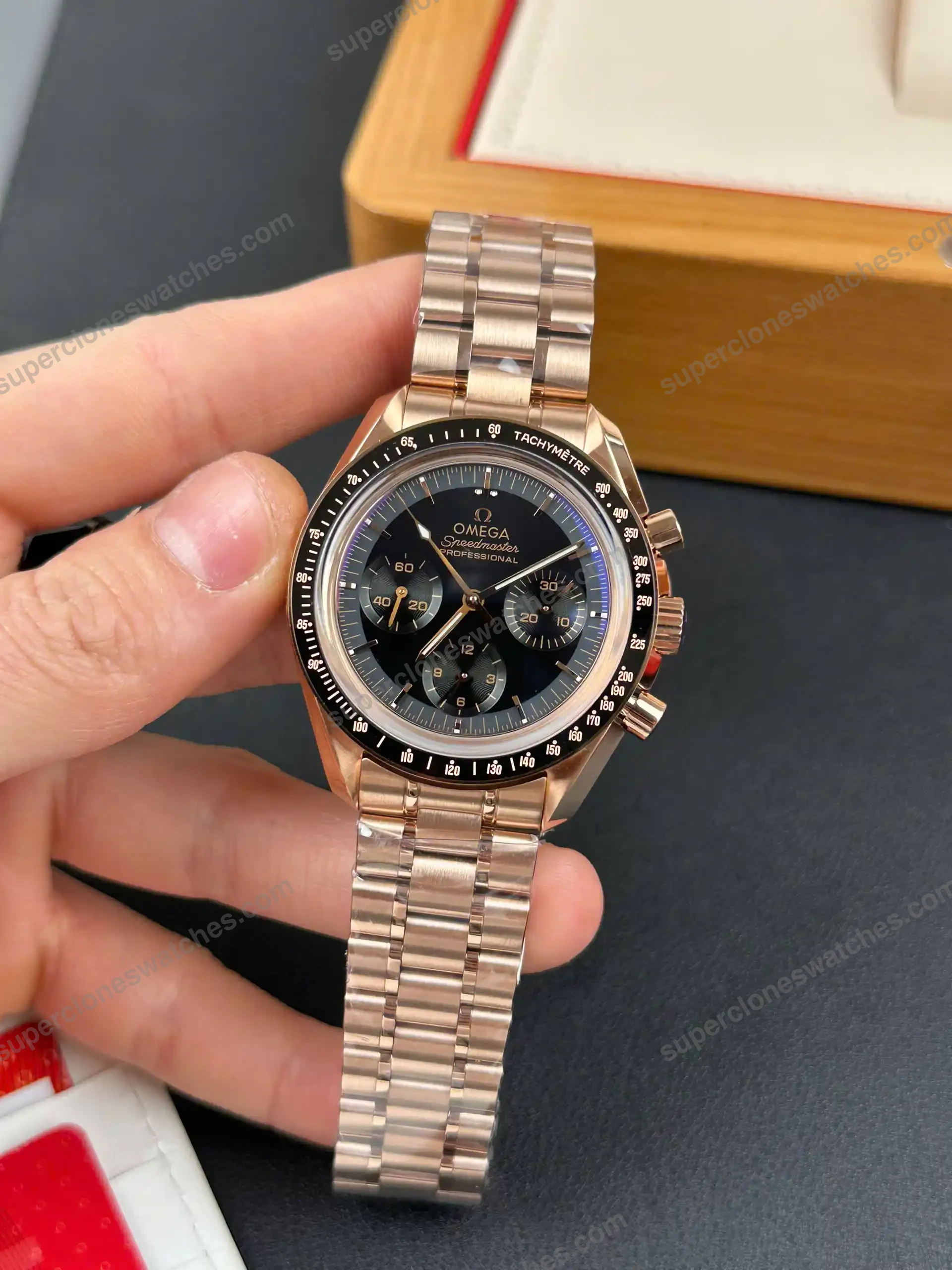 Super-Clone-Omega-Speedmaster-Moonwatch-Professional-310.60.42.50.01.001-42mm-4