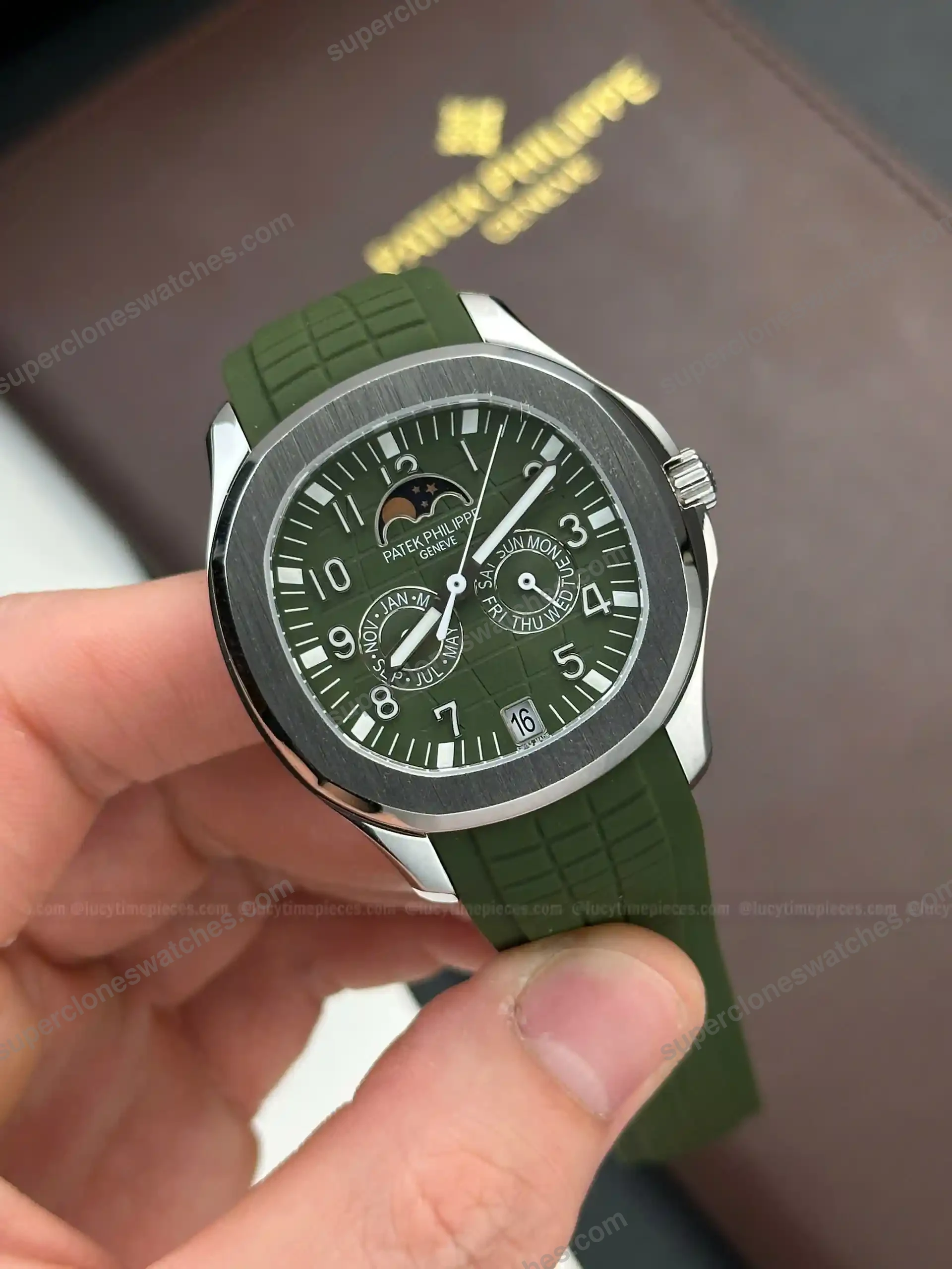 Super-Clone-Patek-Philippe-Aquanaut-5261A-Moonphase-Green-40mm-4