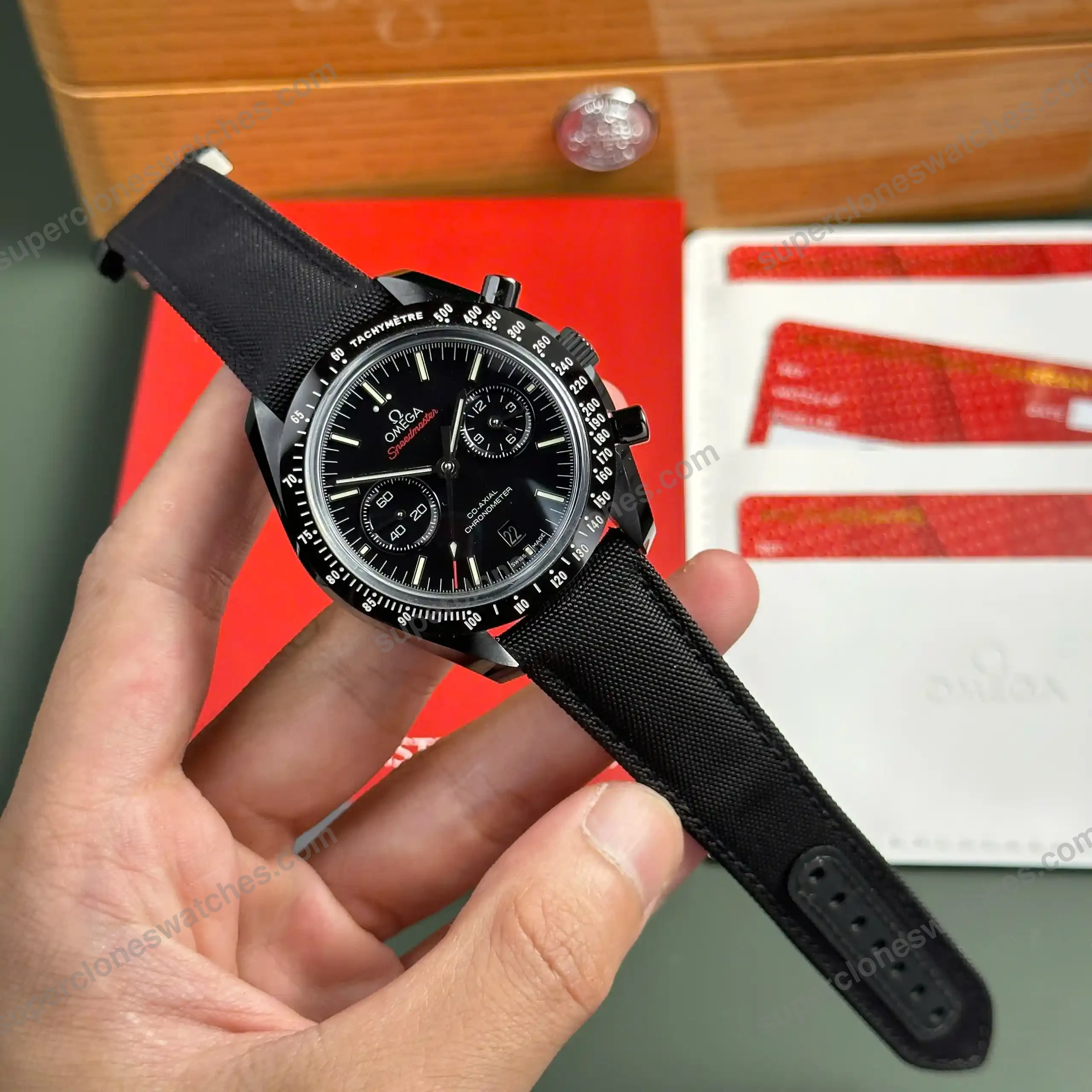 Super-Clone-Omega-Speedmaster-Dark-Side-of-The-Moon-311.92.44.51.01.003-44mm-Bla-2