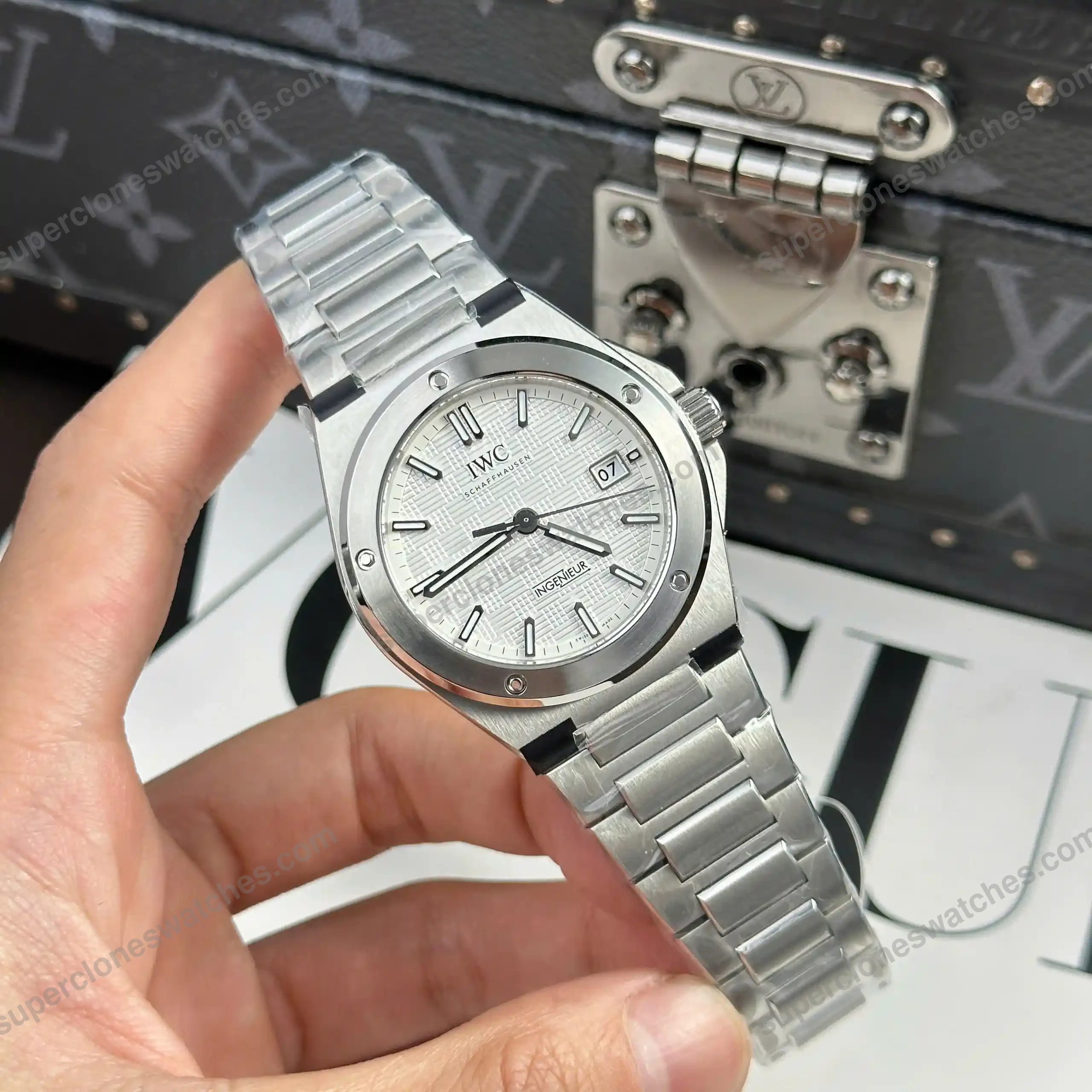 Super-Clone-IWC-Ingenieur-Automatic-IW328902-40mm-2
