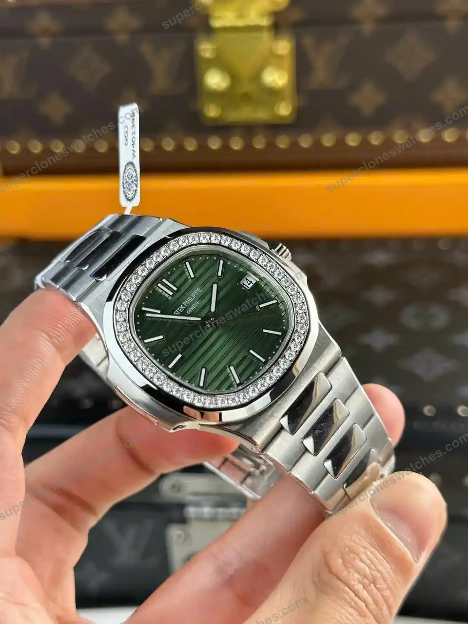 Super-Clone-Patek-Philippe-Patek-Nautilus-5713G-Green-Dial-40mm-Moissanite-–-H-4