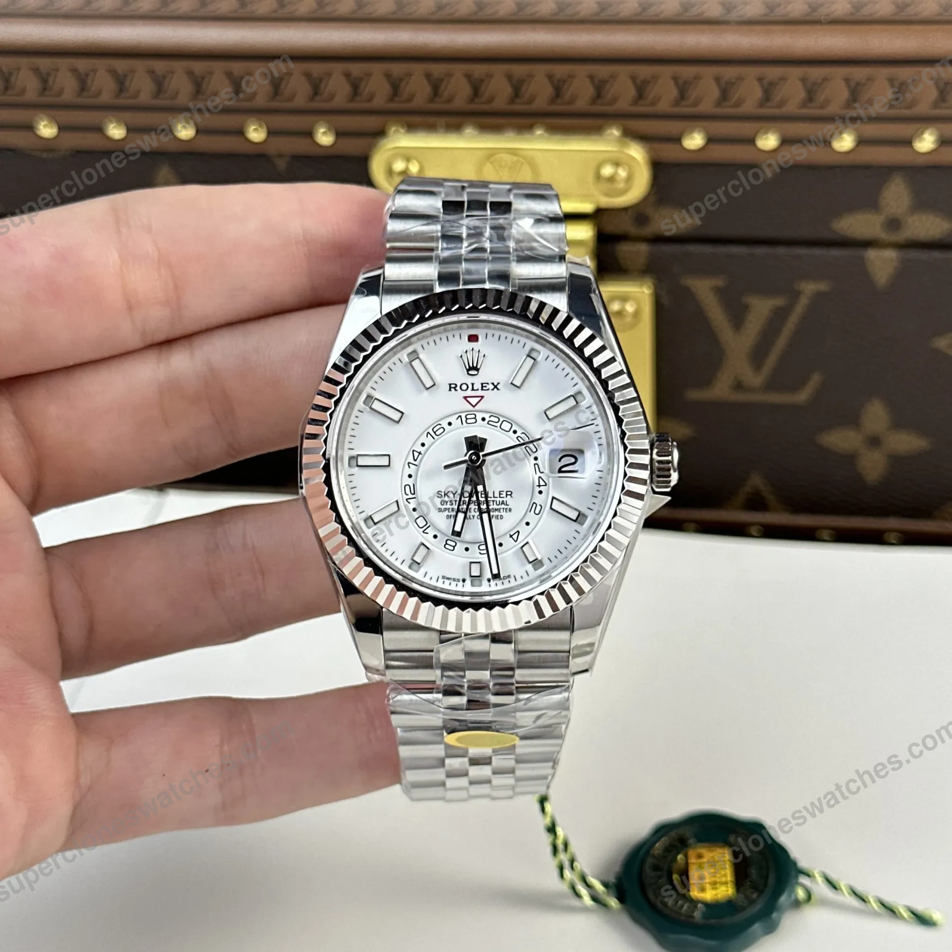 Super-Clone-Rolex-Sky-Dweller-Intense-white-Dial-336934-Jubilee-2