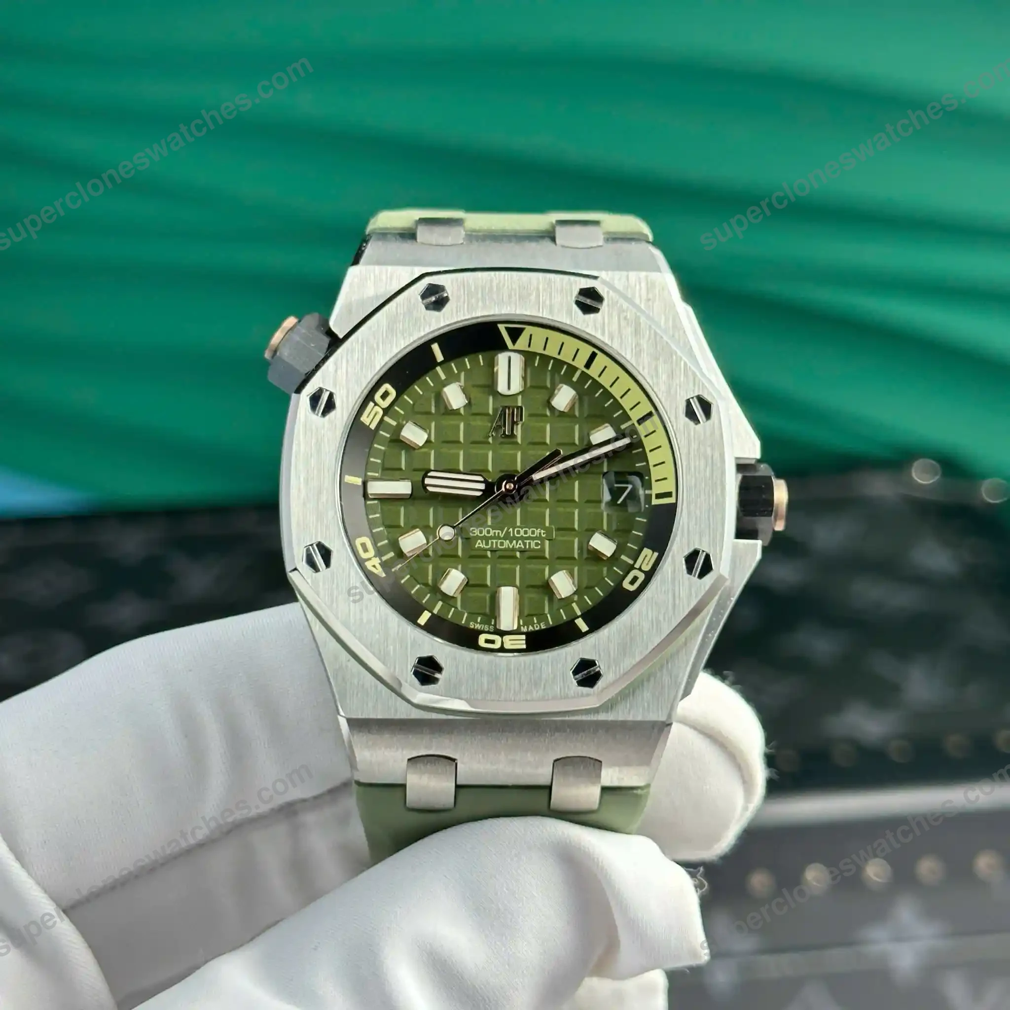 Super-Clone-Audemars-Piguet-Royal-Oak-Offshore-Diver-15720ST-42mm-Green-Dial-3