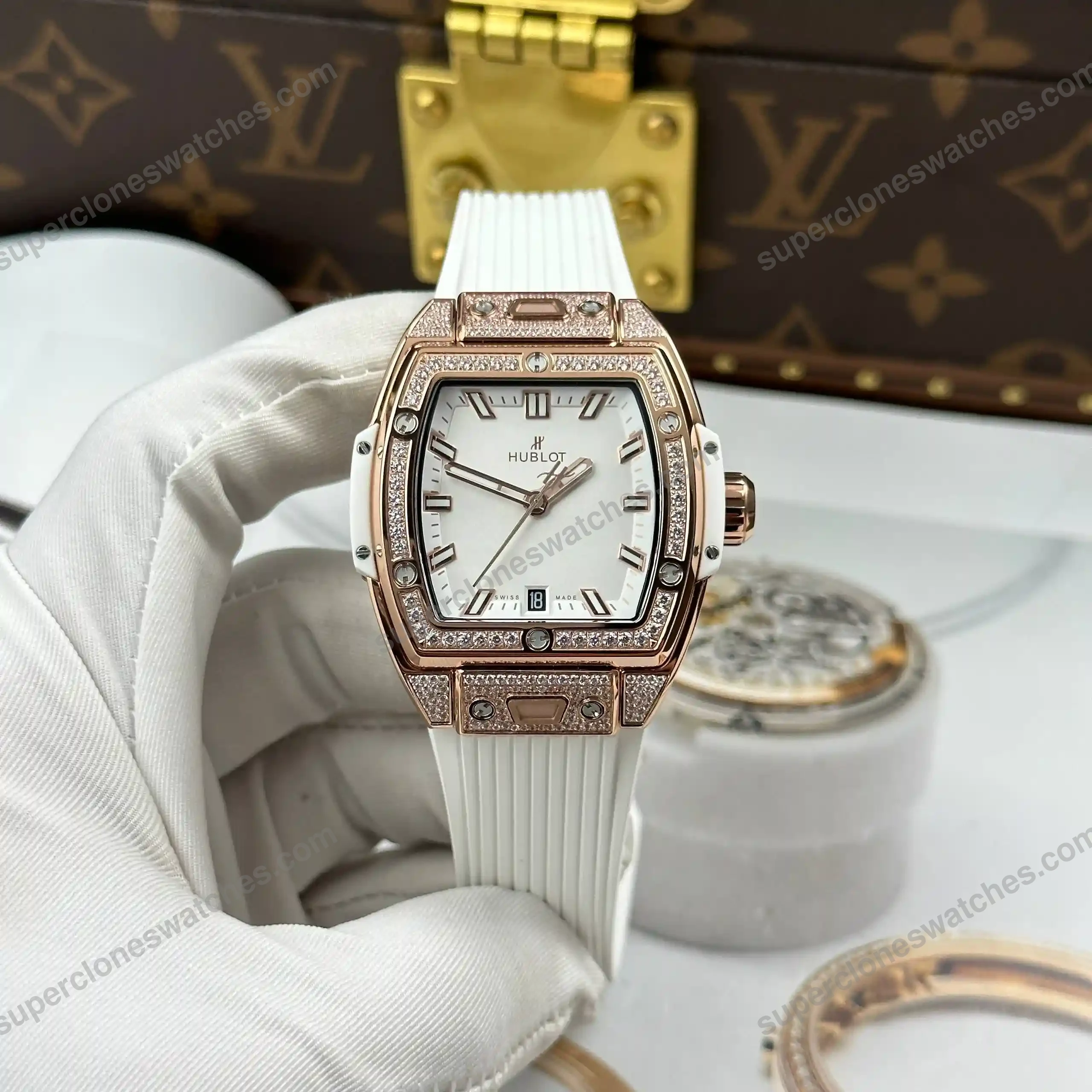 Super-Clone-Hublot-Spirit-of-Big-Bang-King-Gold-White-Pave-662.OE_.2080.RW_.1604-3