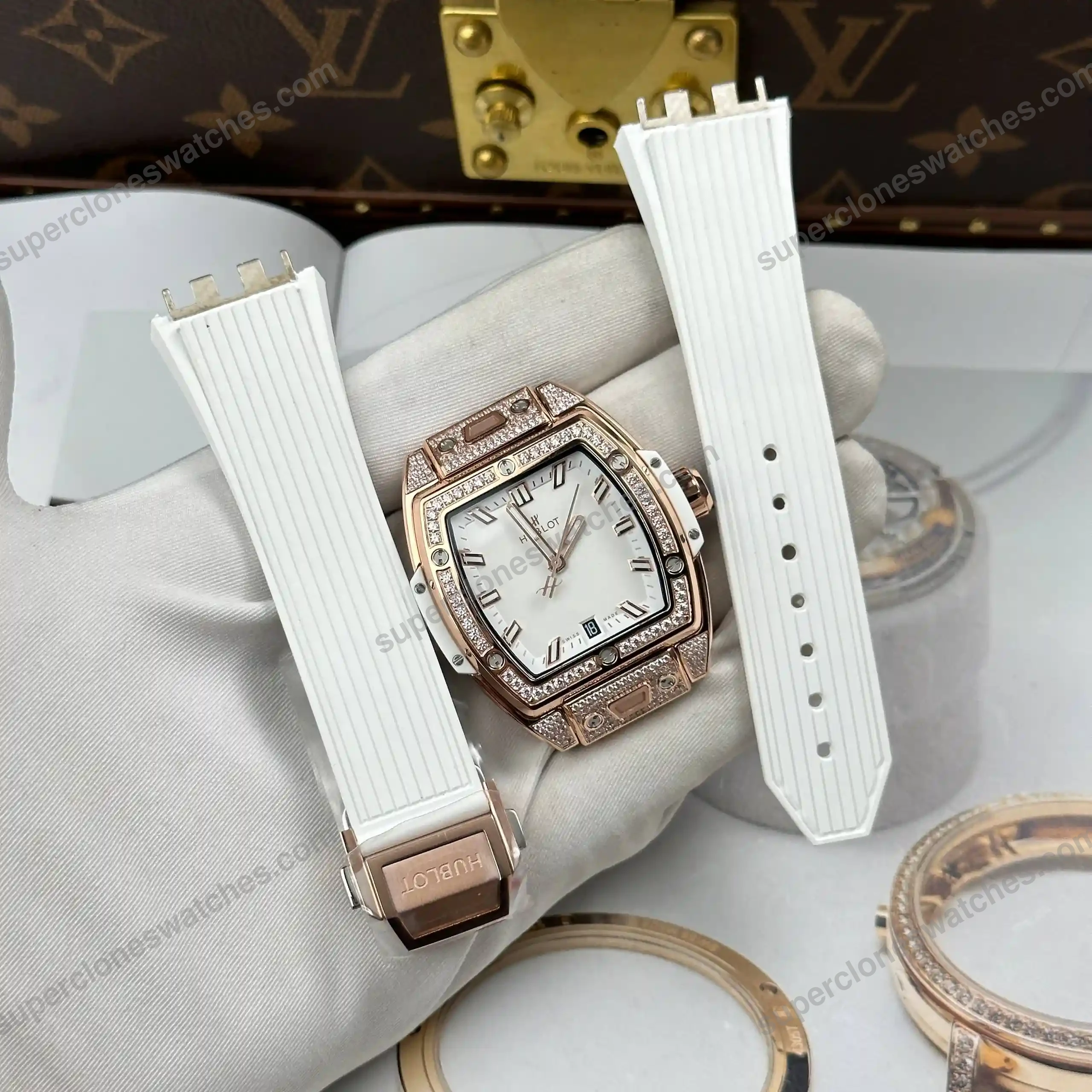 Super-Clone-Hublot-Spirit-of-Big-Bang-King-Gold-White-Pave-662.OE_.2080.RW_.1604-2