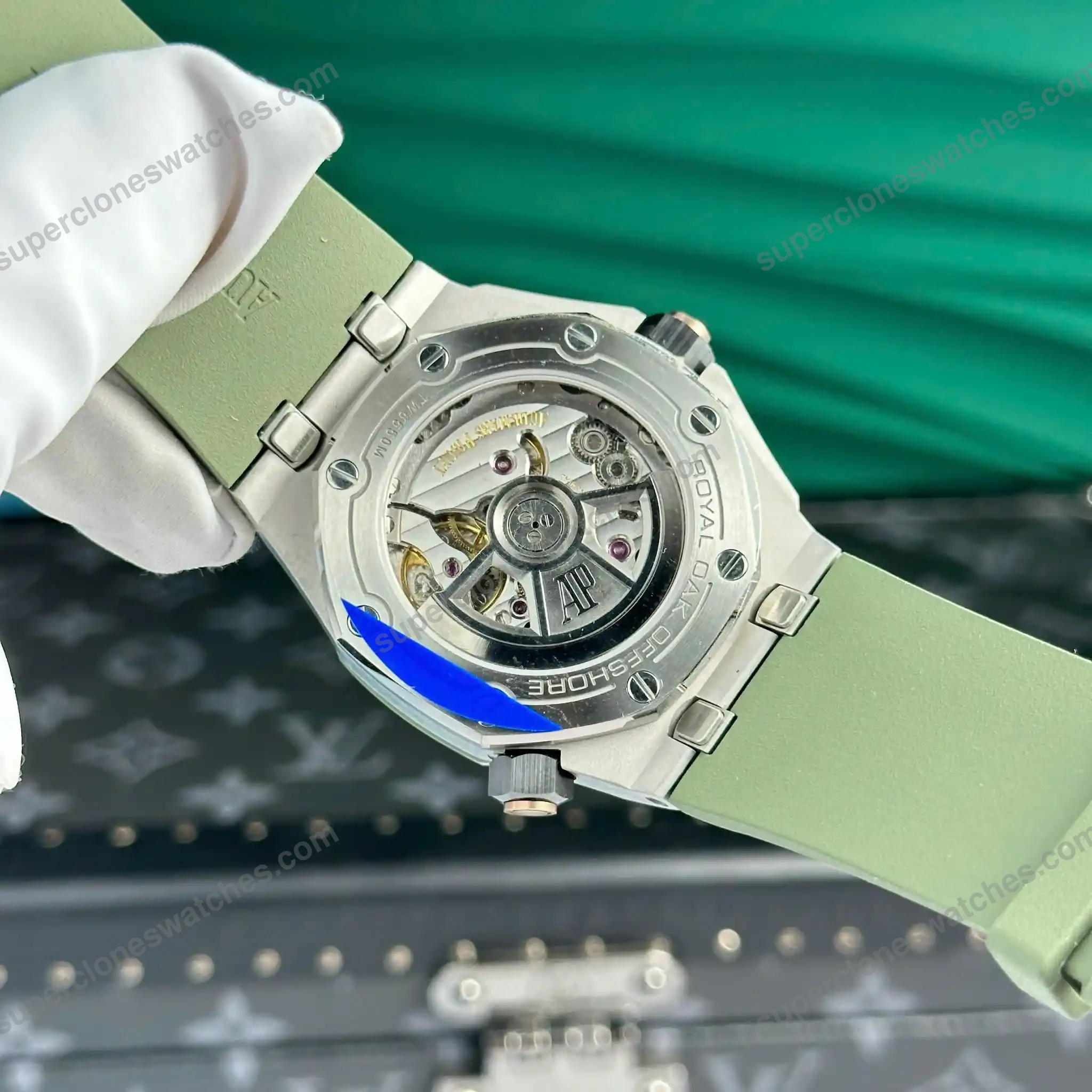 Super-Clone-Audemars-Piguet-Royal-Oak-Offshore-Diver-15720ST-42mm-Green-Dial-7
