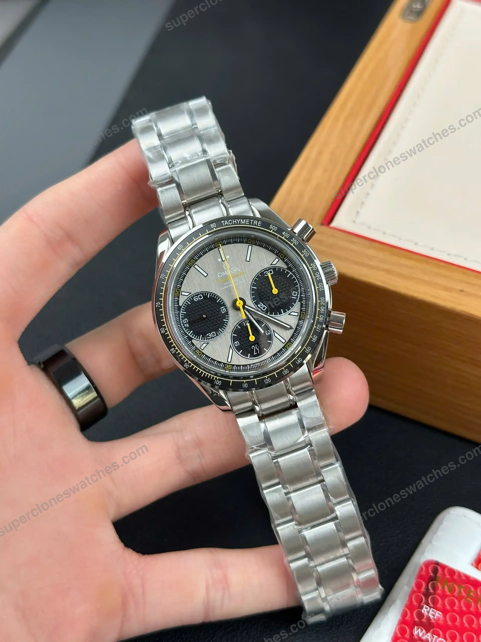Super-Clone-Omega-Speedmaster-Racing-326.30.40.50.06.001-40mm-2