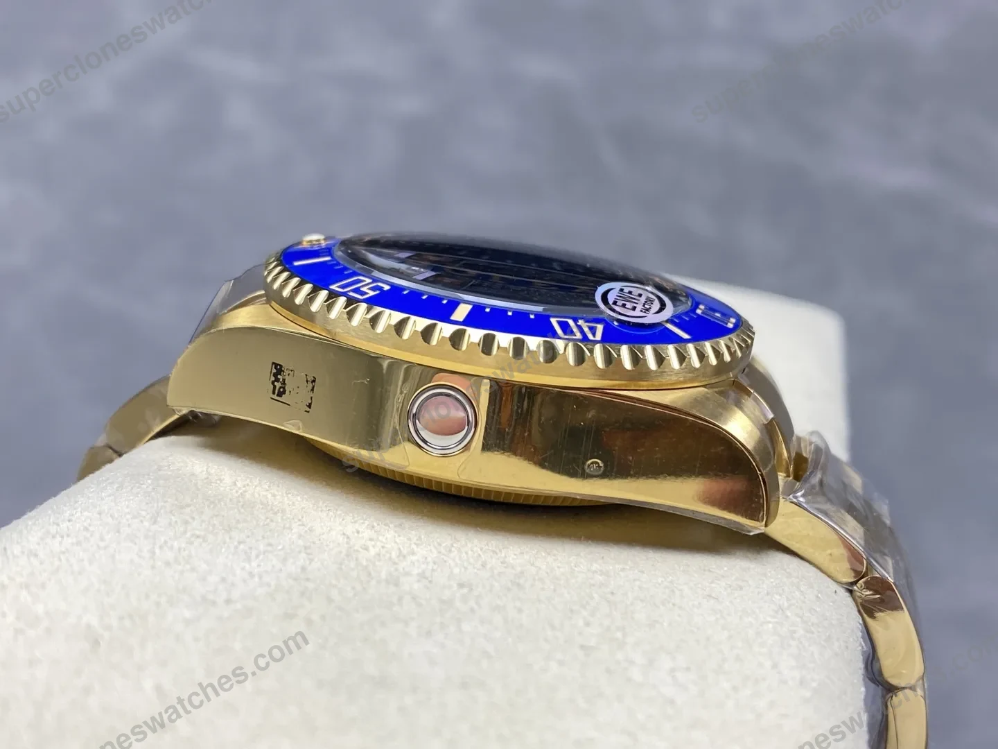 super-clone-rolex-deepsea-sea-dweller-136668lb-2024-view-6