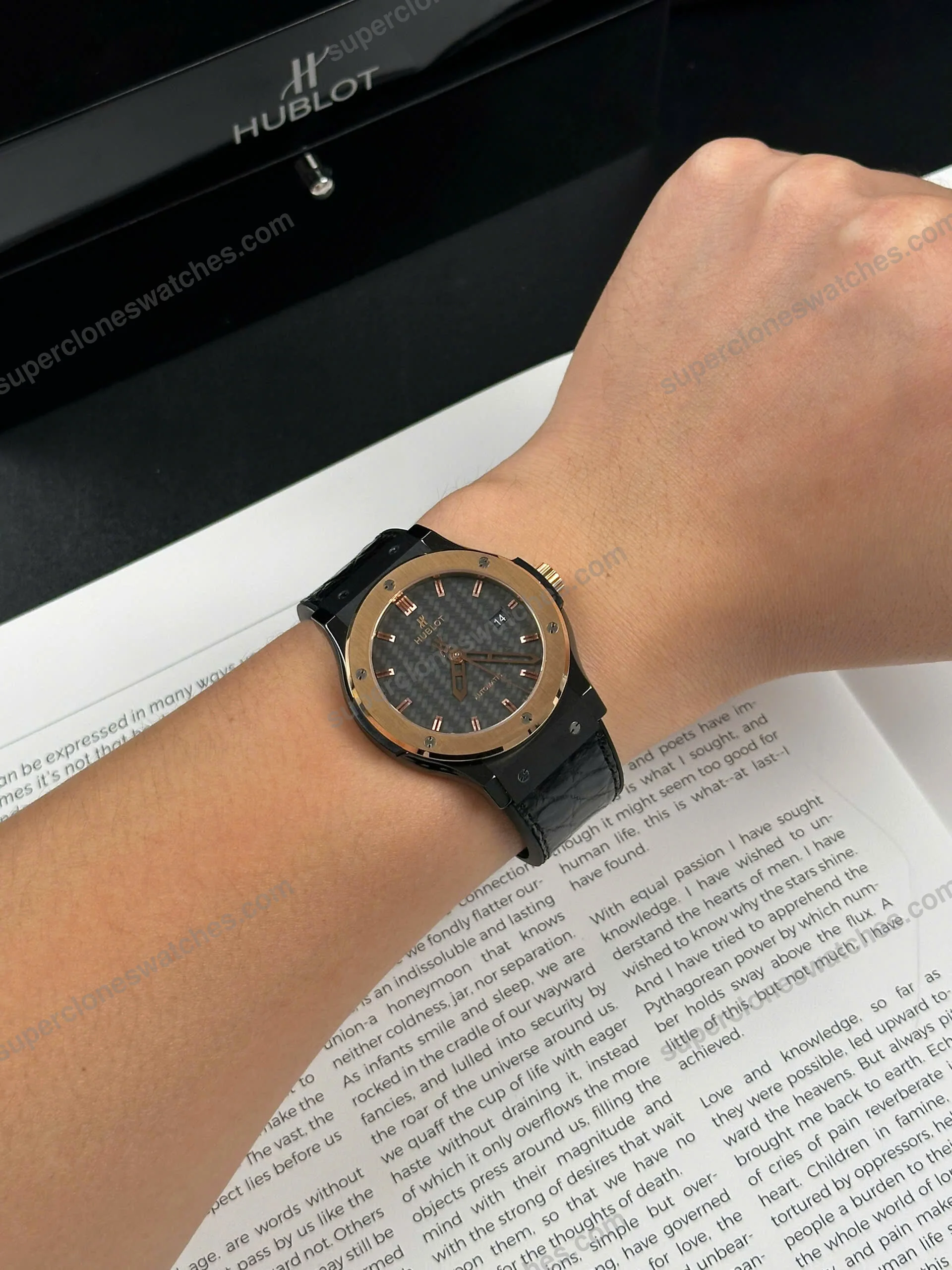 Super-Clone-Hublot-Classic-Fusion-Ceramic-Carbon-Dial-King-Gold-JJZ-42mm-Base-2