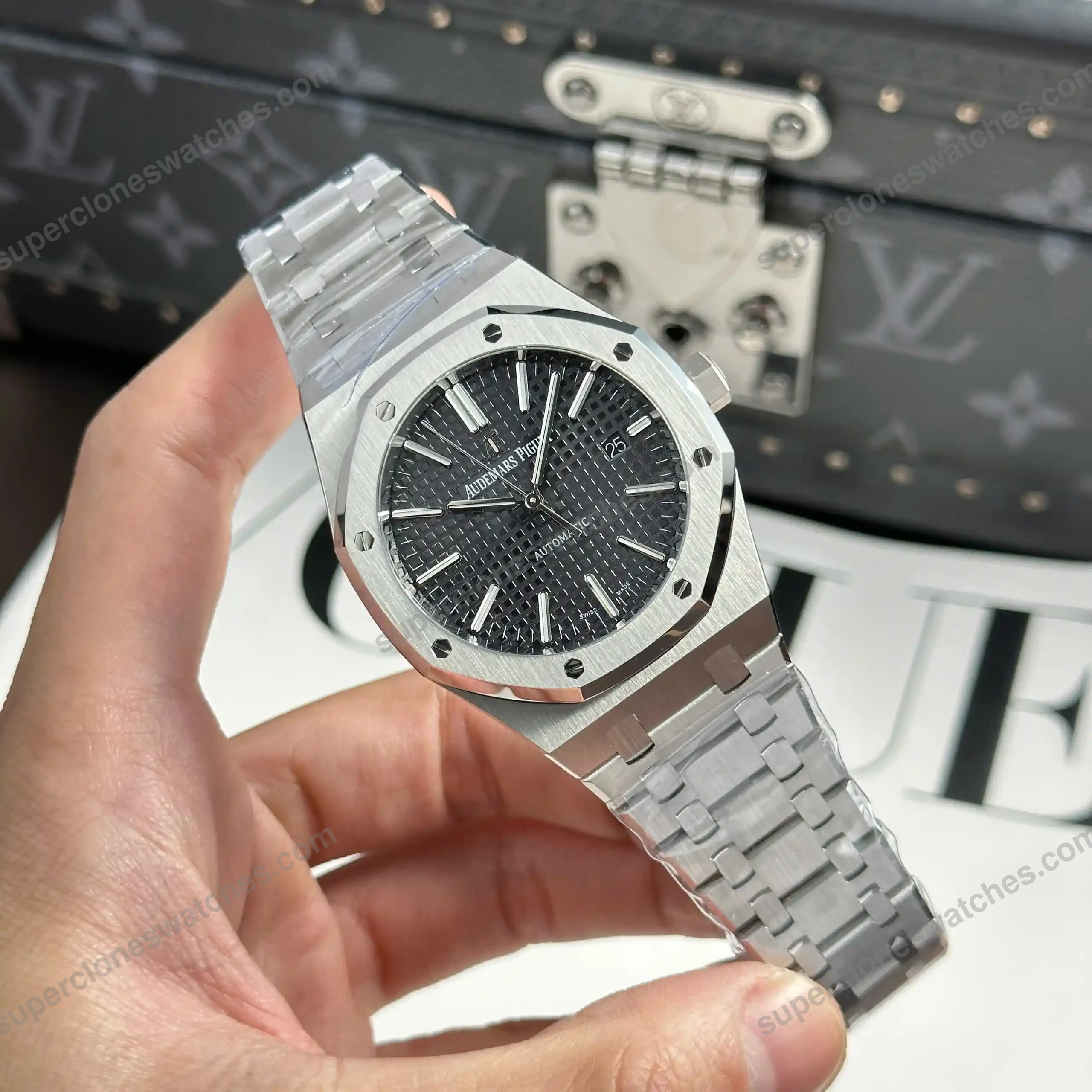 Super-Clone-Audemars-Piguet-Royal-Oak-Selfwinding-15400ST.OO_.1220ST.01.A-41mm-3