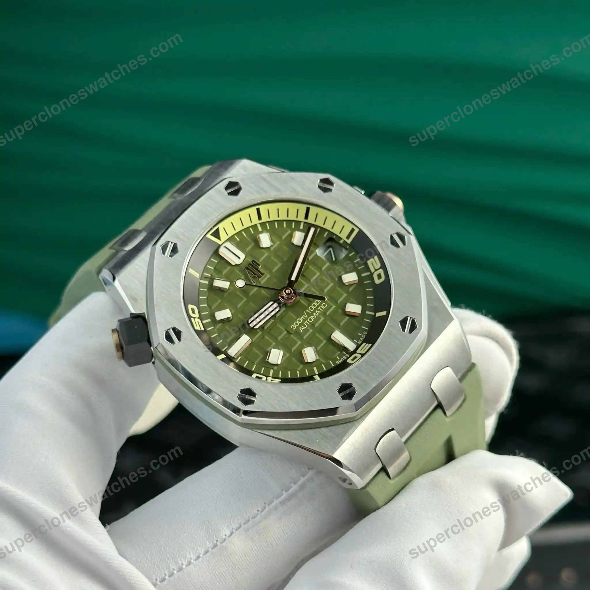 Super-Clone-Audemars-Piguet-Royal-Oak-Offshore-Diver-15720ST-42mm-Green-Dial-4