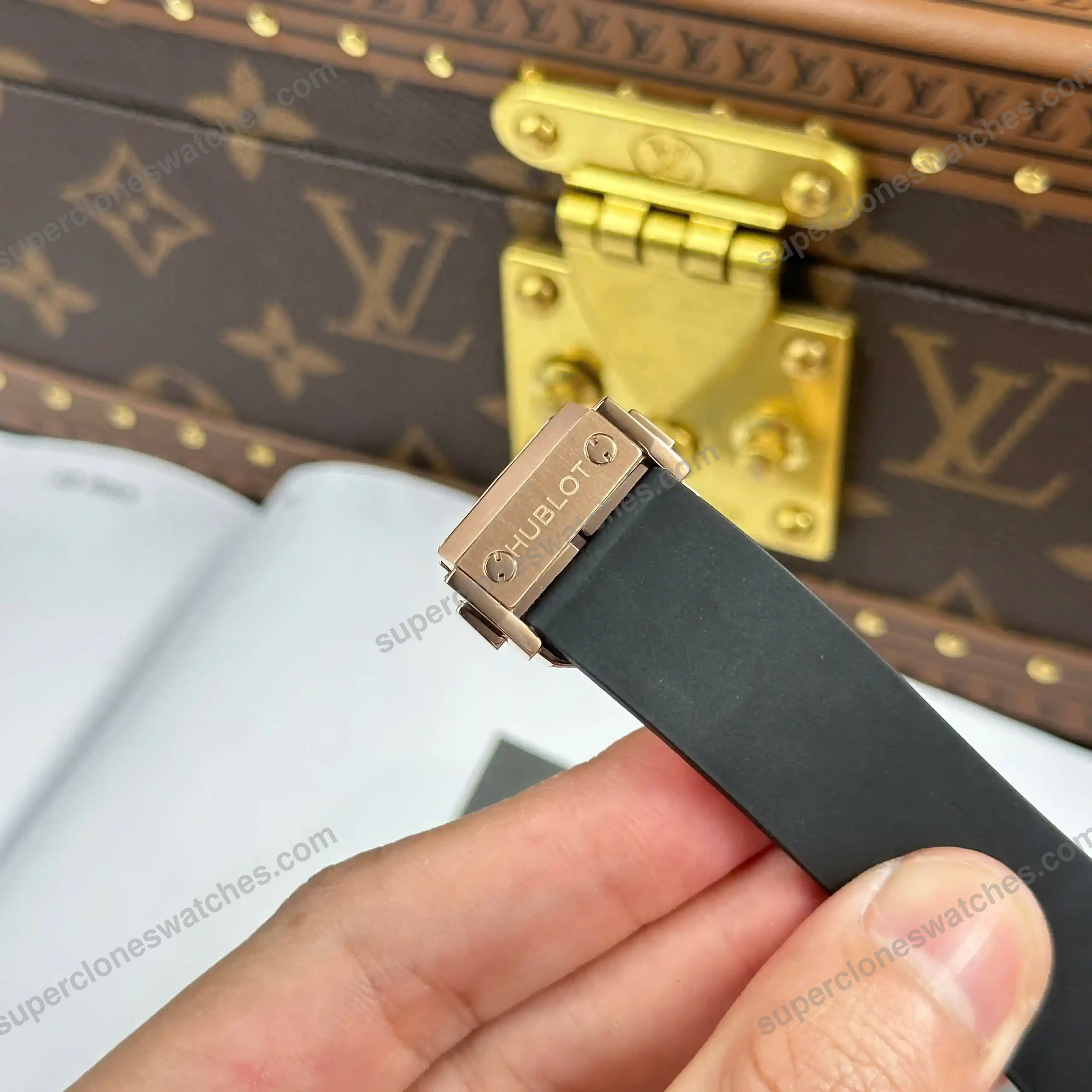 Super-Clone-Hublot-Classic-Fusion-Orlinski-King-Gold-Alternative-Pave-550.OS_.18-9