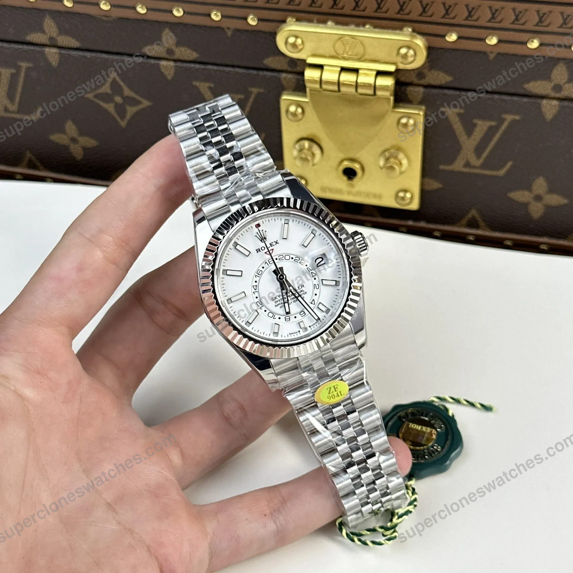 Super-Clone-Rolex-Sky-Dweller-Intense-white-Dial-336934-Jubilee-3
