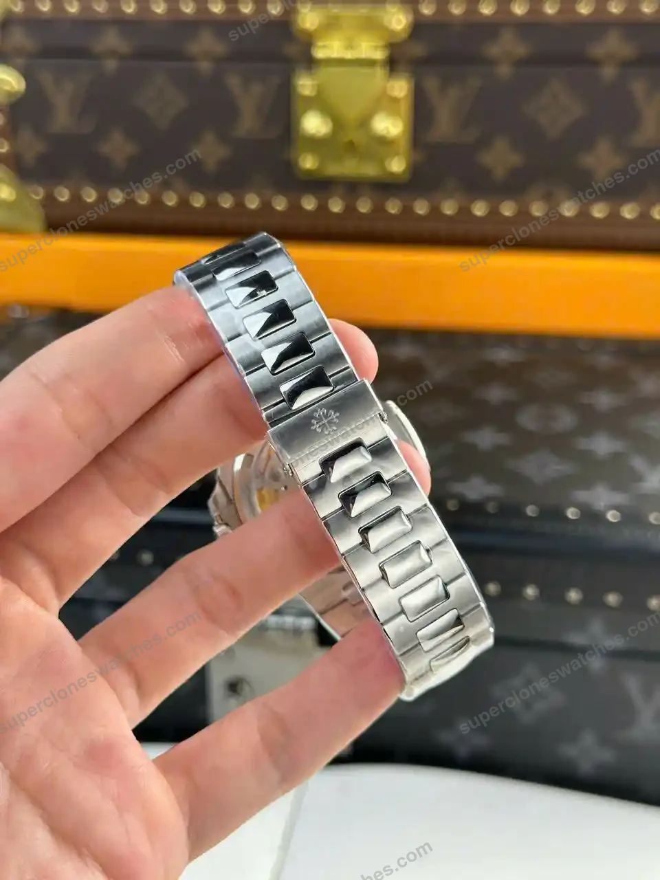 Super-Clone-Patek-Philippe-Patek-Nautilus-5713G-Green-Dial-40mm-Moissanite-–-H-9